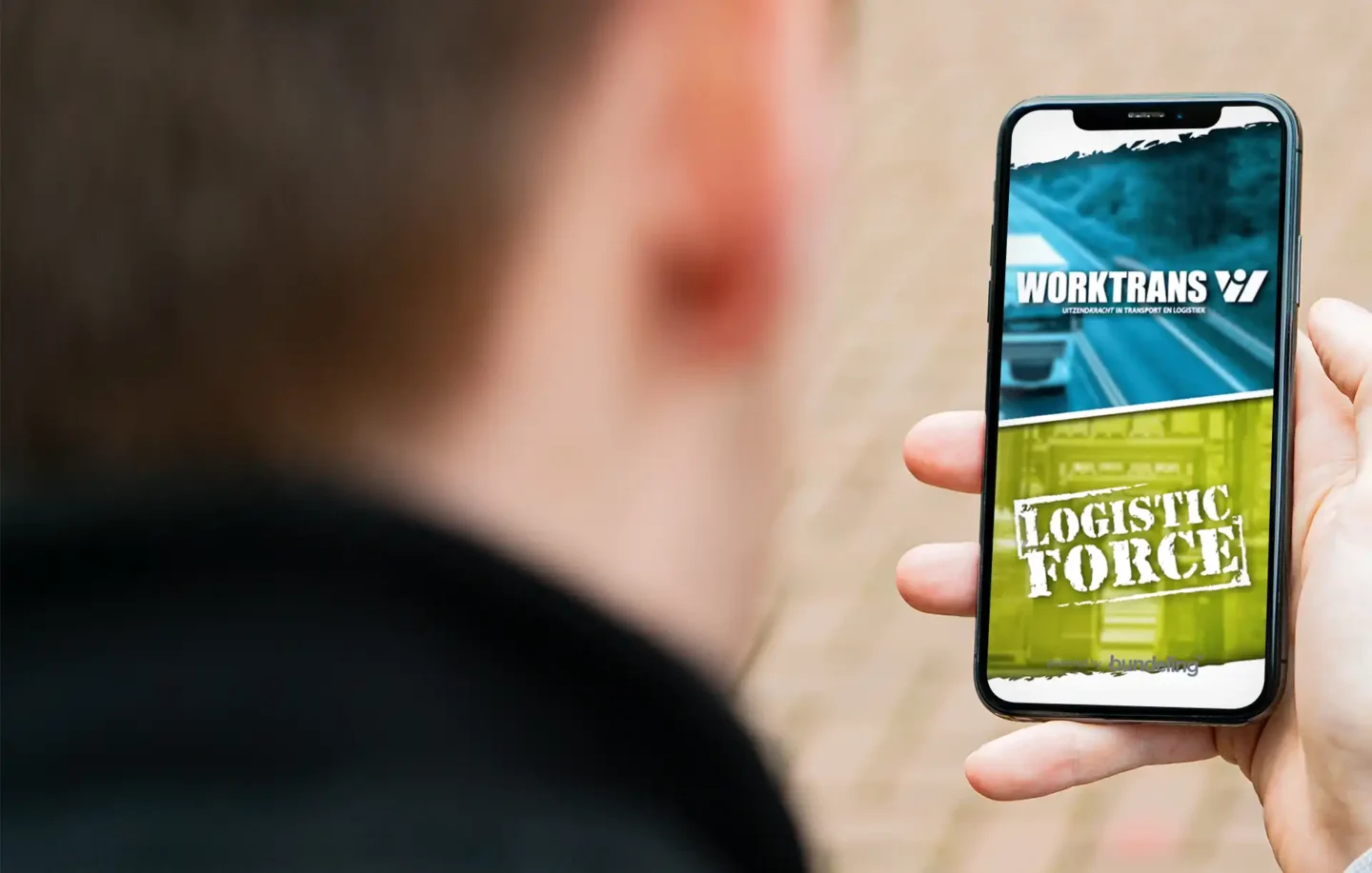 Smartphone met de Logistic force app